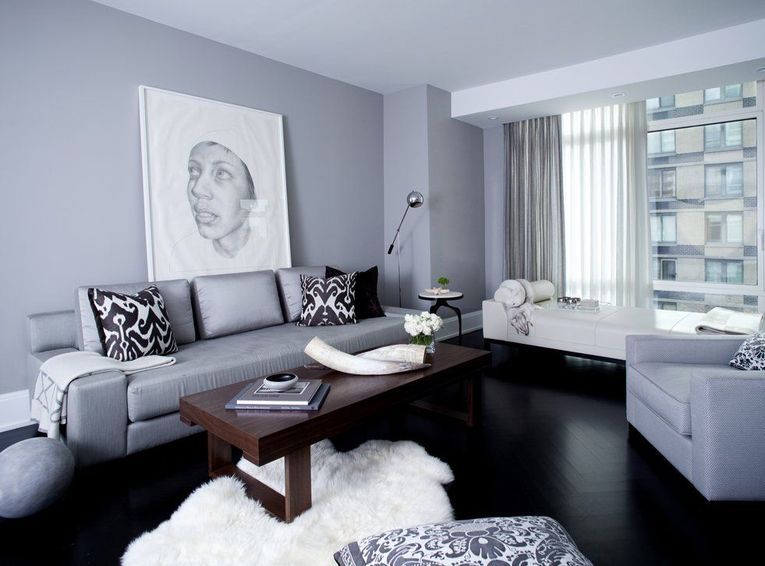 Idee living modern de culoare gri cu parchet negru