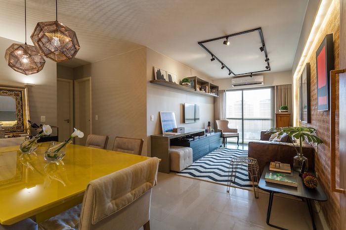 amenajare apartament trei camere stil modern retro canapea maro din piele
