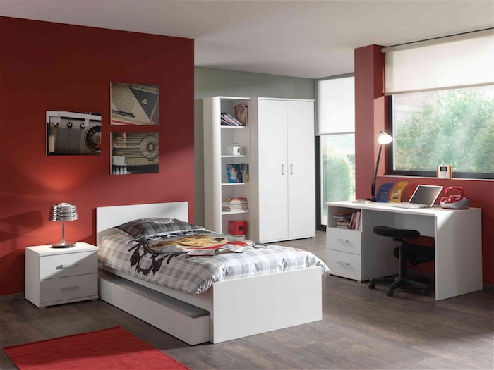 mobilier camera baieti amenajare camera baieti moderna perete rosu