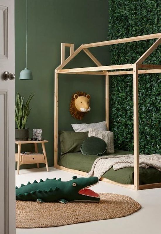 mobilier camera baieti patut din lemn