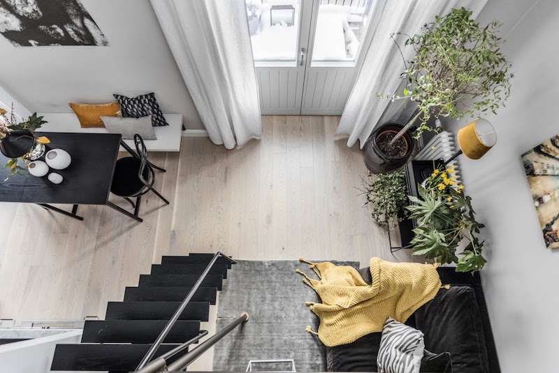 amenajare dormitor modern simplu in mansarda garsoniera 31 m2