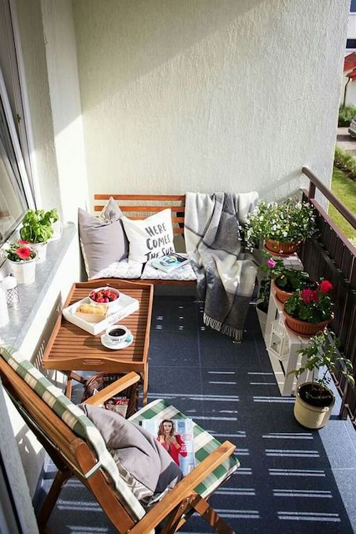 amenajare balcon deschis modern flori in balcon
