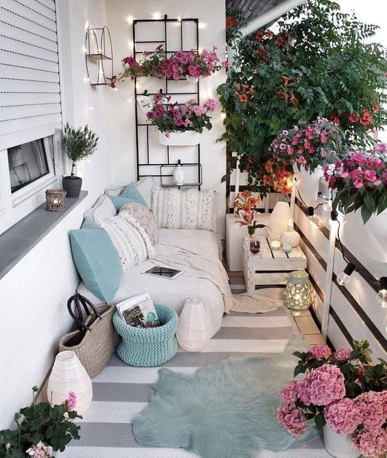 idei amenajare balcon cu decoratiuni luminoase