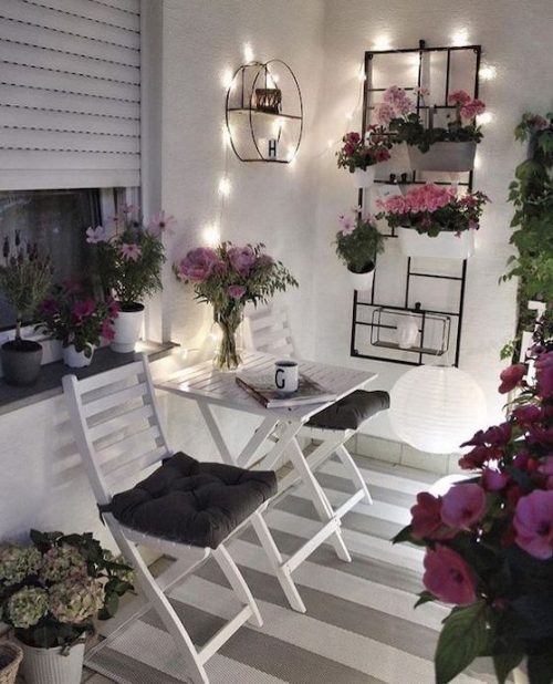 idei amenajare balcon cu lumini decorative