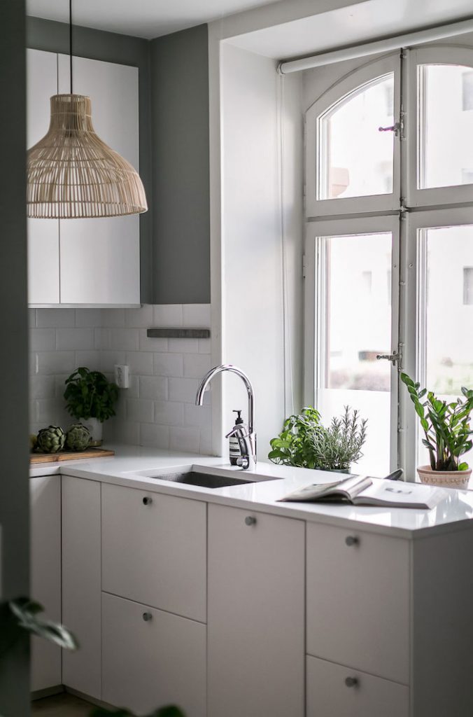 idee amenajare bucatarie in apartament mic