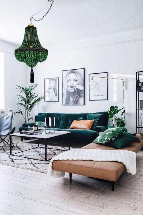 canapea verde in living modern