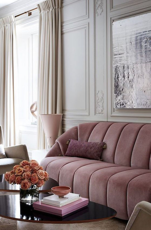 idei amenajare living elegant canapea roz in living