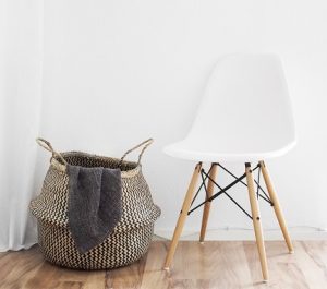 scaun living alb design ergonomic din plastic abs si lemn modern
